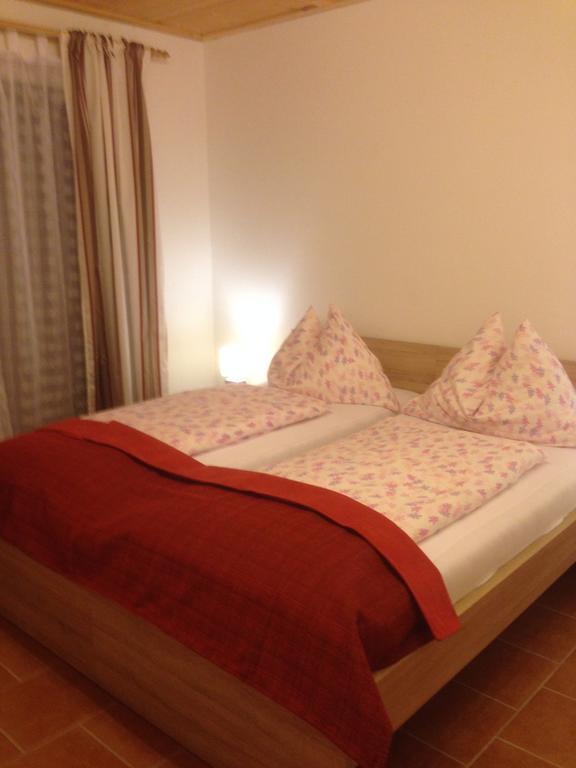 Panoramahof Holly Hotel Obervellach Room photo